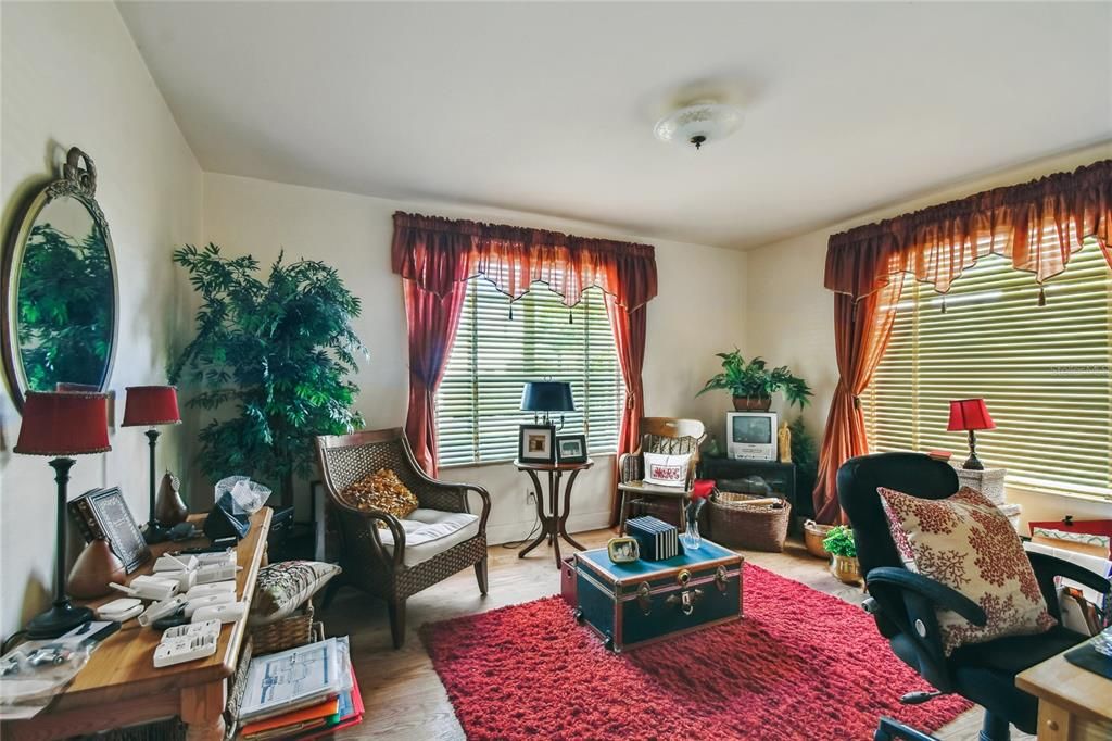 Под контрактом: $950,000 (2 спален, 1 ванн, 1511 Квадратных фут)