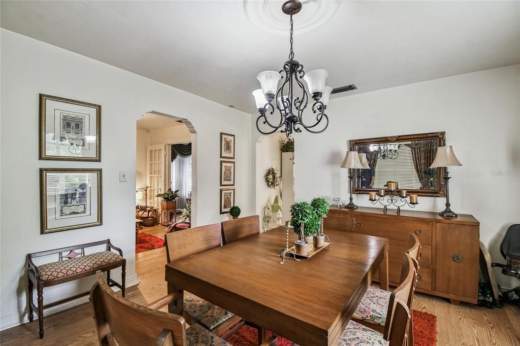 Под контрактом: $950,000 (2 спален, 1 ванн, 1511 Квадратных фут)