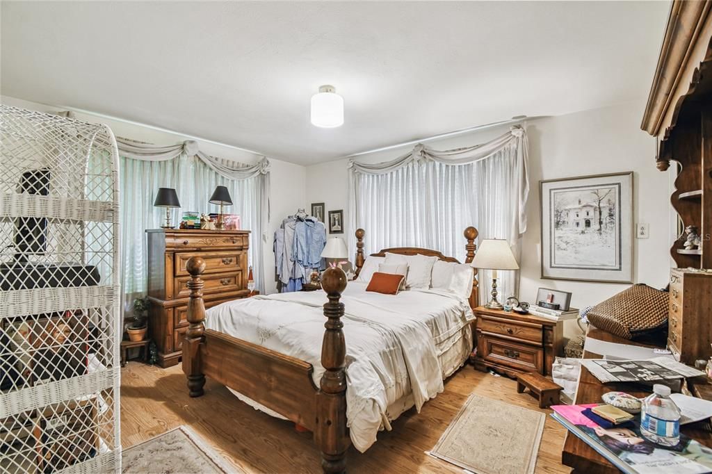 Под контрактом: $950,000 (2 спален, 1 ванн, 1511 Квадратных фут)