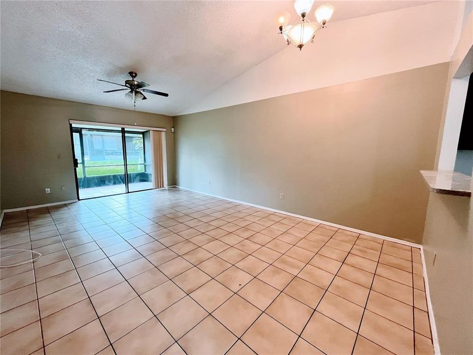 出租: $1,500 (2 贝兹, 2 浴室, 954 平方英尺)