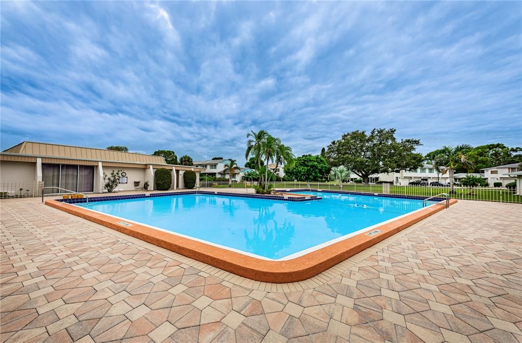 Под контрактом: $224,900 (2 спален, 2 ванн, 1180 Квадратных фут)