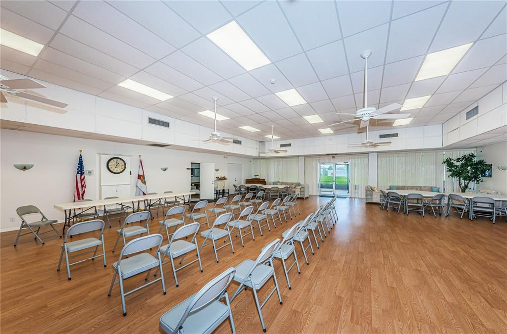 Под контрактом: $224,900 (2 спален, 2 ванн, 1180 Квадратных фут)