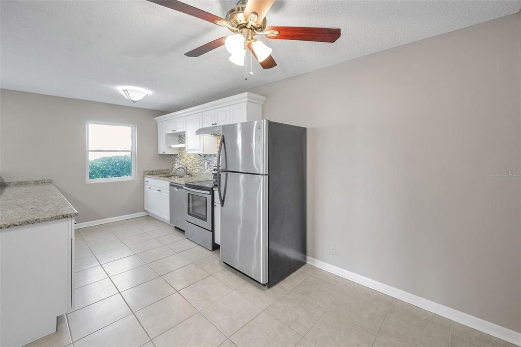 Под контрактом: $224,900 (2 спален, 2 ванн, 1180 Квадратных фут)