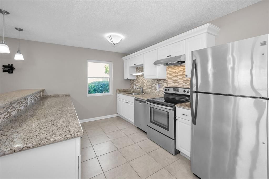 Под контрактом: $224,900 (2 спален, 2 ванн, 1180 Квадратных фут)