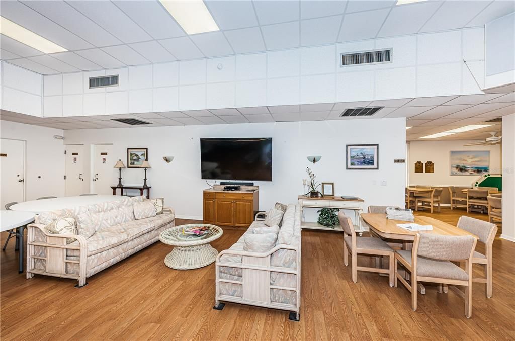 Под контрактом: $224,900 (2 спален, 2 ванн, 1180 Квадратных фут)