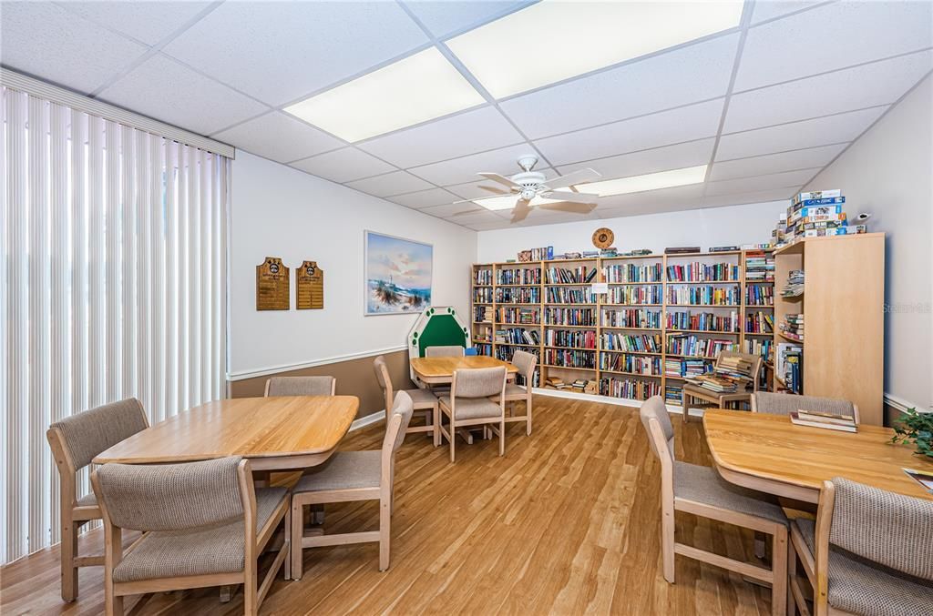 Под контрактом: $224,900 (2 спален, 2 ванн, 1180 Квадратных фут)