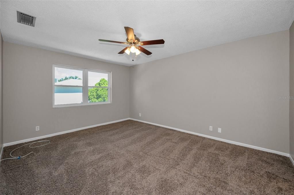 Под контрактом: $224,900 (2 спален, 2 ванн, 1180 Квадратных фут)