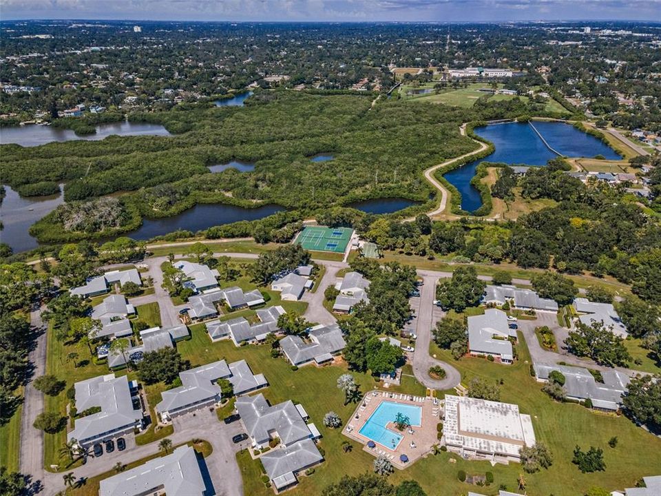 Под контрактом: $224,900 (2 спален, 2 ванн, 1180 Квадратных фут)