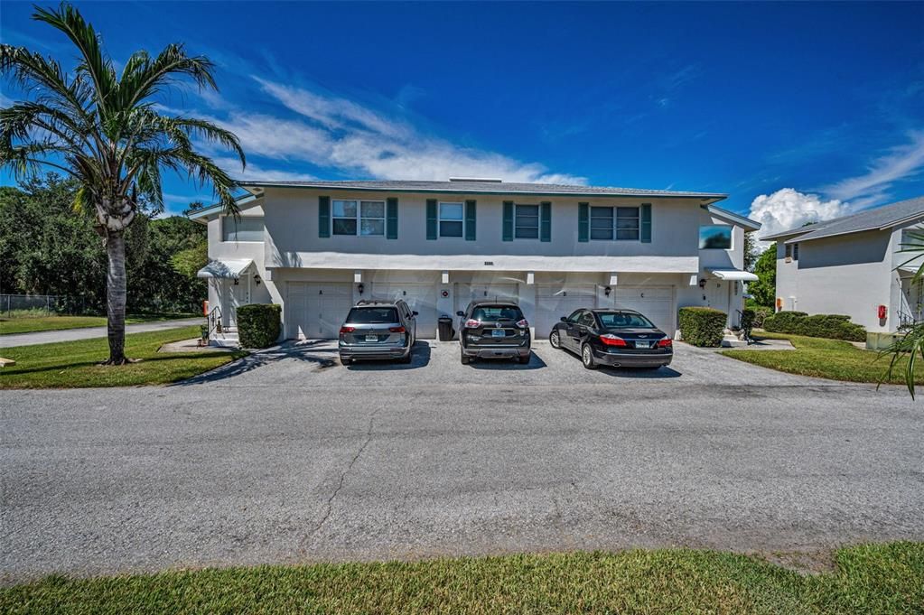 Под контрактом: $224,900 (2 спален, 2 ванн, 1180 Квадратных фут)