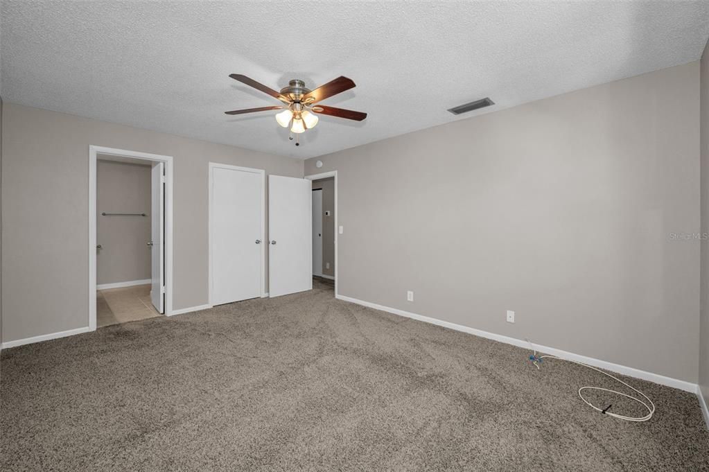 Под контрактом: $224,900 (2 спален, 2 ванн, 1180 Квадратных фут)