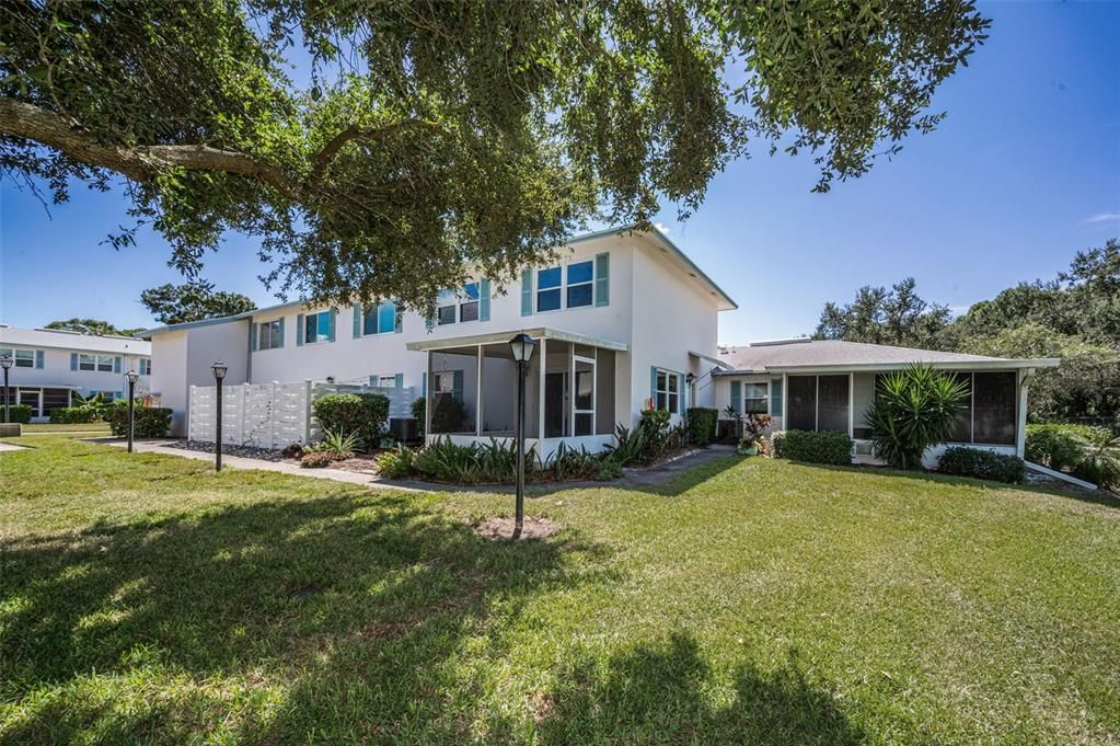 Под контрактом: $224,900 (2 спален, 2 ванн, 1180 Квадратных фут)