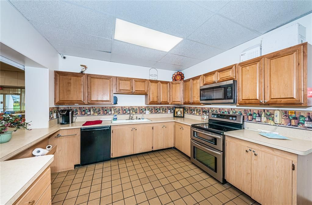 Под контрактом: $224,900 (2 спален, 2 ванн, 1180 Квадратных фут)