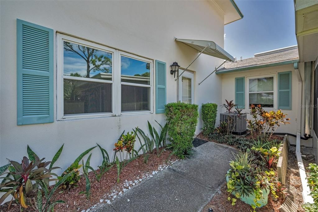 Под контрактом: $224,900 (2 спален, 2 ванн, 1180 Квадратных фут)