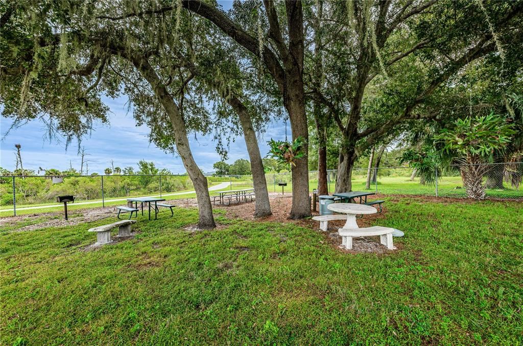 Под контрактом: $224,900 (2 спален, 2 ванн, 1180 Квадратных фут)