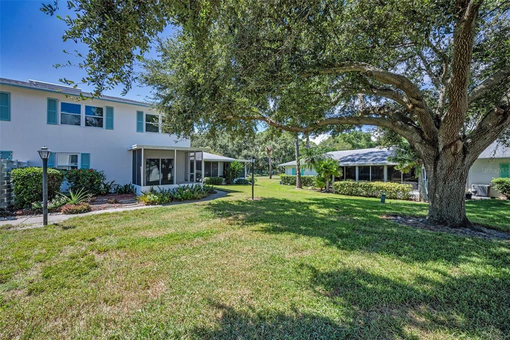 Под контрактом: $224,900 (2 спален, 2 ванн, 1180 Квадратных фут)