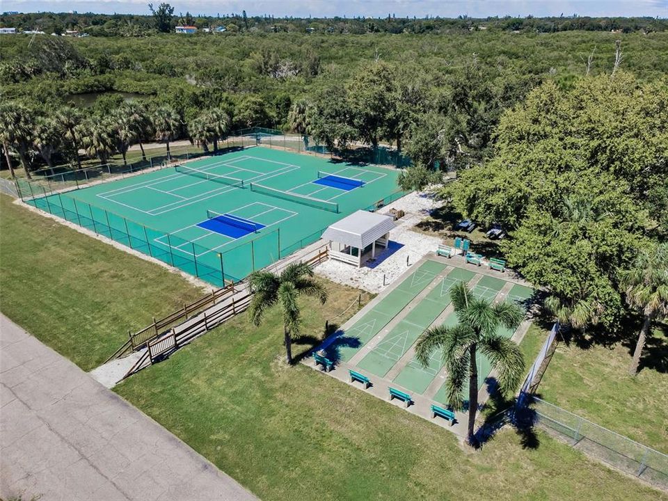 Под контрактом: $224,900 (2 спален, 2 ванн, 1180 Квадратных фут)