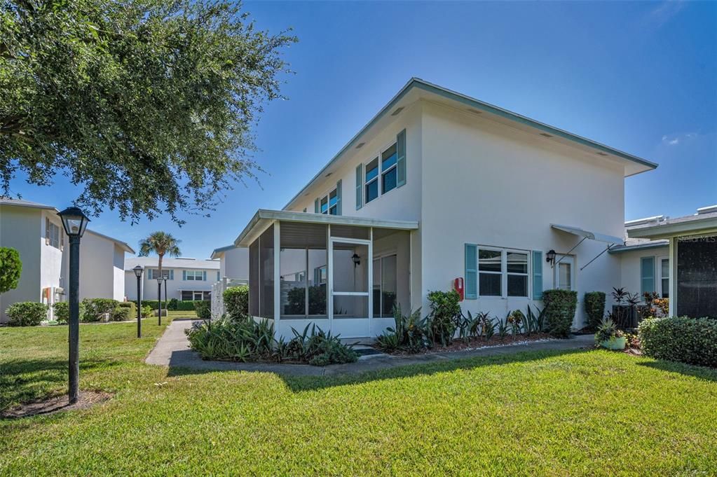 Под контрактом: $224,900 (2 спален, 2 ванн, 1180 Квадратных фут)