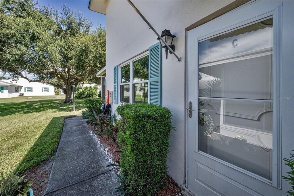 Под контрактом: $224,900 (2 спален, 2 ванн, 1180 Квадратных фут)