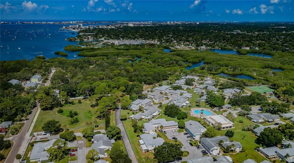 Под контрактом: $224,900 (2 спален, 2 ванн, 1180 Квадратных фут)