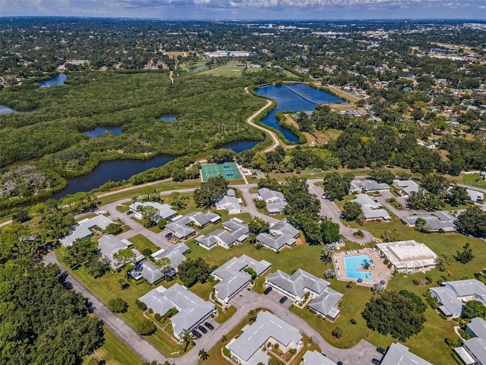 Под контрактом: $224,900 (2 спален, 2 ванн, 1180 Квадратных фут)