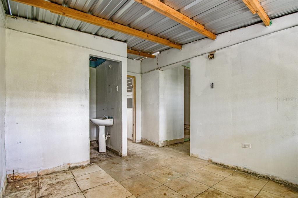 For Sale: $148,500 (3 beds, 1 baths, 1000 Square Feet)