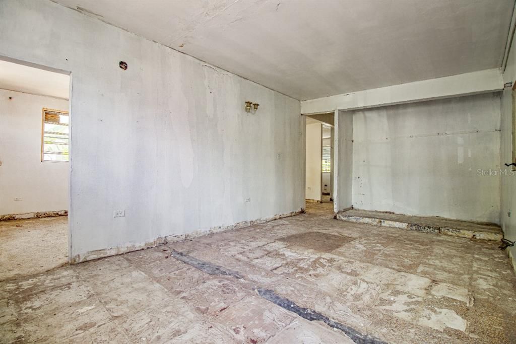 For Sale: $148,500 (3 beds, 1 baths, 1000 Square Feet)