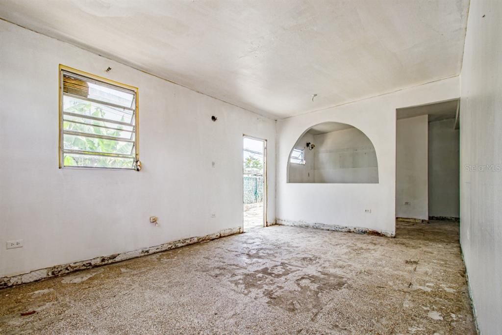 For Sale: $148,500 (3 beds, 1 baths, 1000 Square Feet)