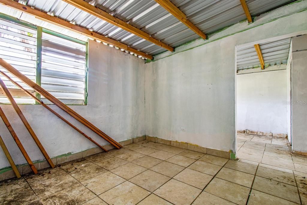 For Sale: $148,500 (3 beds, 1 baths, 1000 Square Feet)