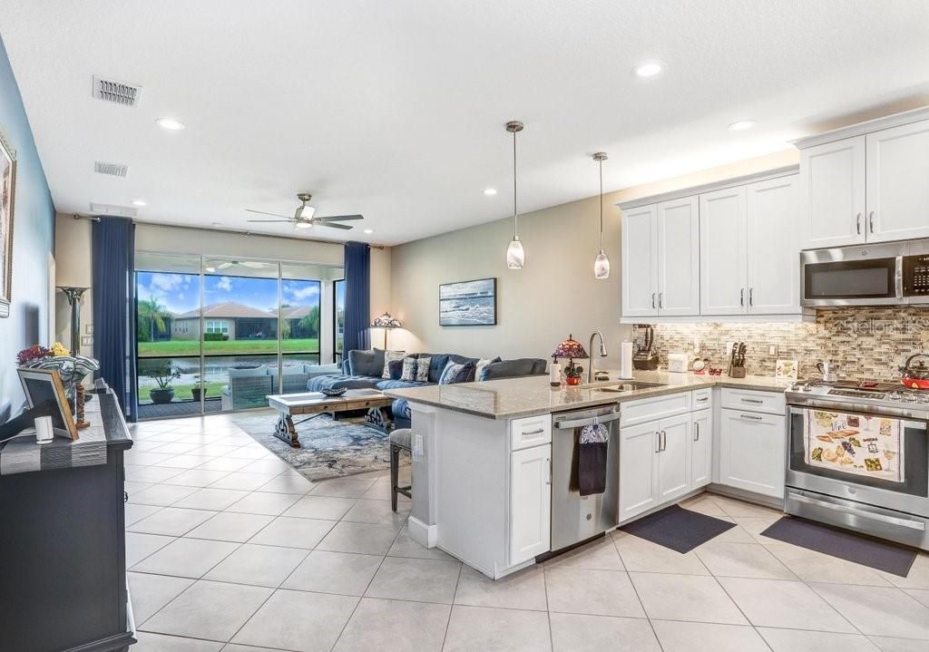 На продажу: $365,000 (2 спален, 2 ванн, 1648 Квадратных фут)