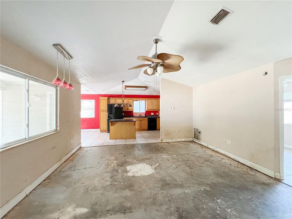 На продажу: $160,000 (3 спален, 2 ванн, 1373 Квадратных фут)