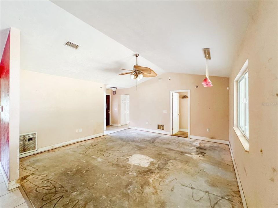 На продажу: $160,000 (3 спален, 2 ванн, 1373 Квадратных фут)