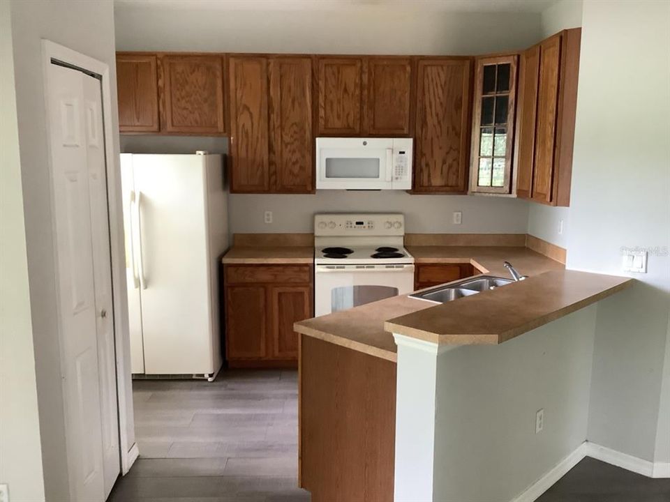 合同活跃: $1,650 (3 贝兹, 2 浴室, 1344 平方英尺)