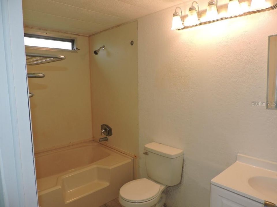 合同活跃: $176,300 (3 贝兹, 2 浴室, 1517 平方英尺)