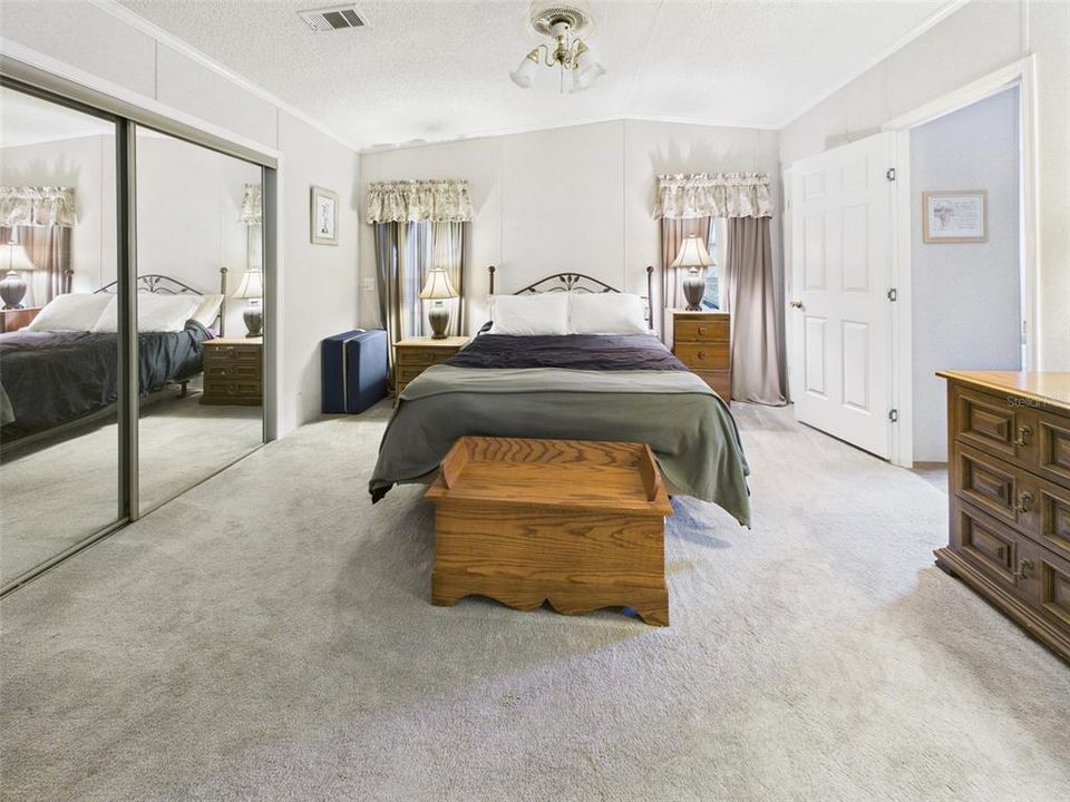 待售: $375,000 (3 贝兹, 2 浴室, 2349 平方英尺)