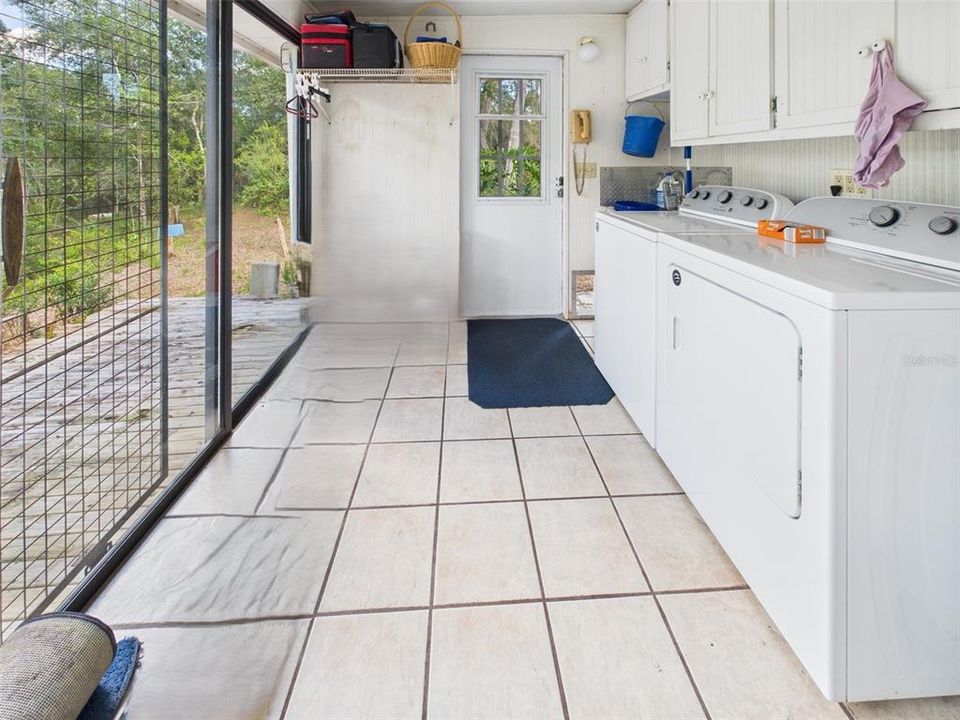 待售: $375,000 (3 贝兹, 2 浴室, 2349 平方英尺)