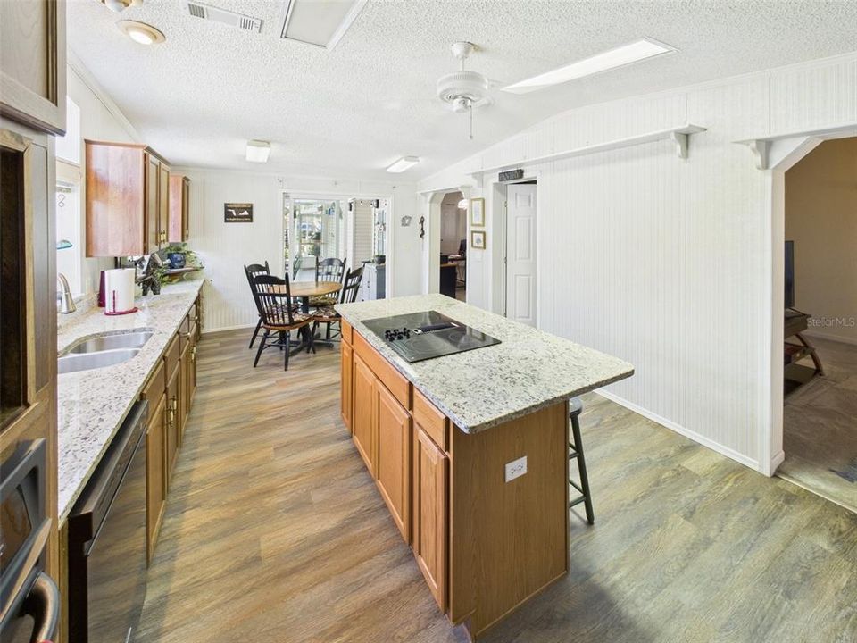 待售: $375,000 (3 贝兹, 2 浴室, 2349 平方英尺)