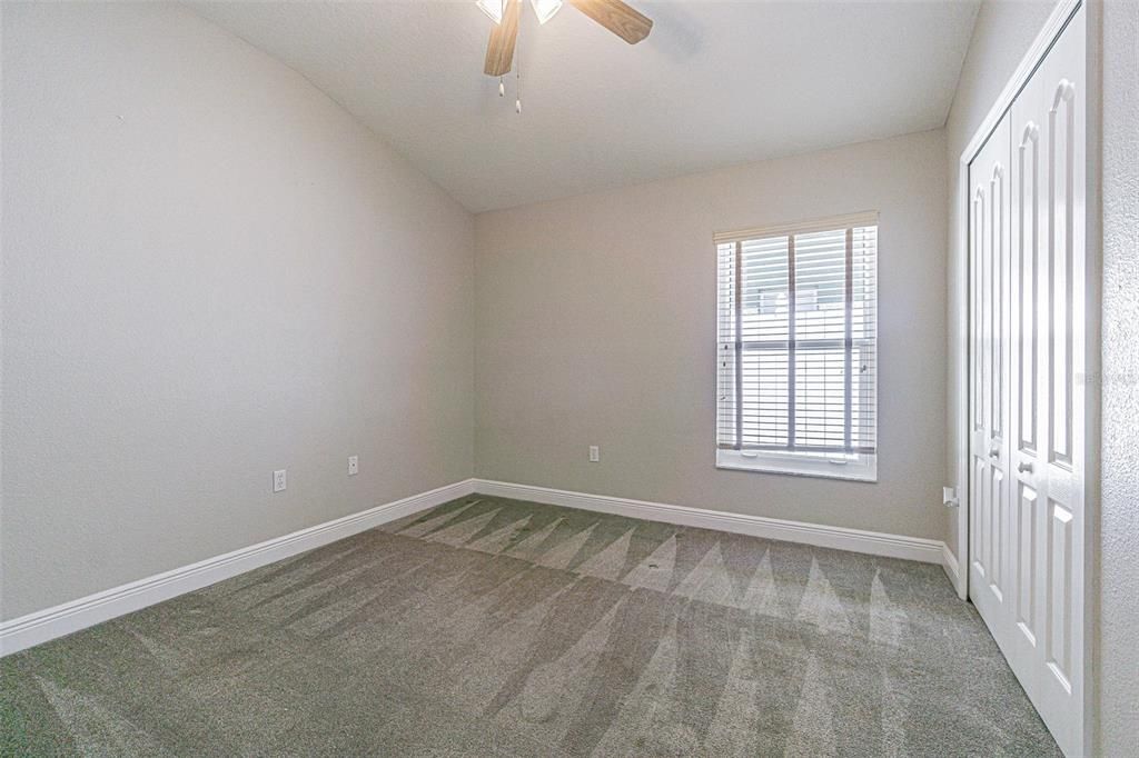 合同活跃: $474,999 (3 贝兹, 2 浴室, 1998 平方英尺)