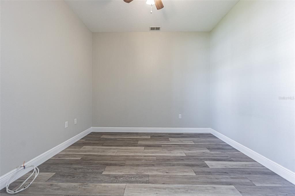 合同活跃: $474,999 (3 贝兹, 2 浴室, 1998 平方英尺)