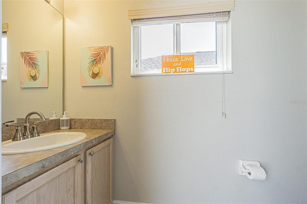 合同活跃: $474,999 (3 贝兹, 2 浴室, 1998 平方英尺)