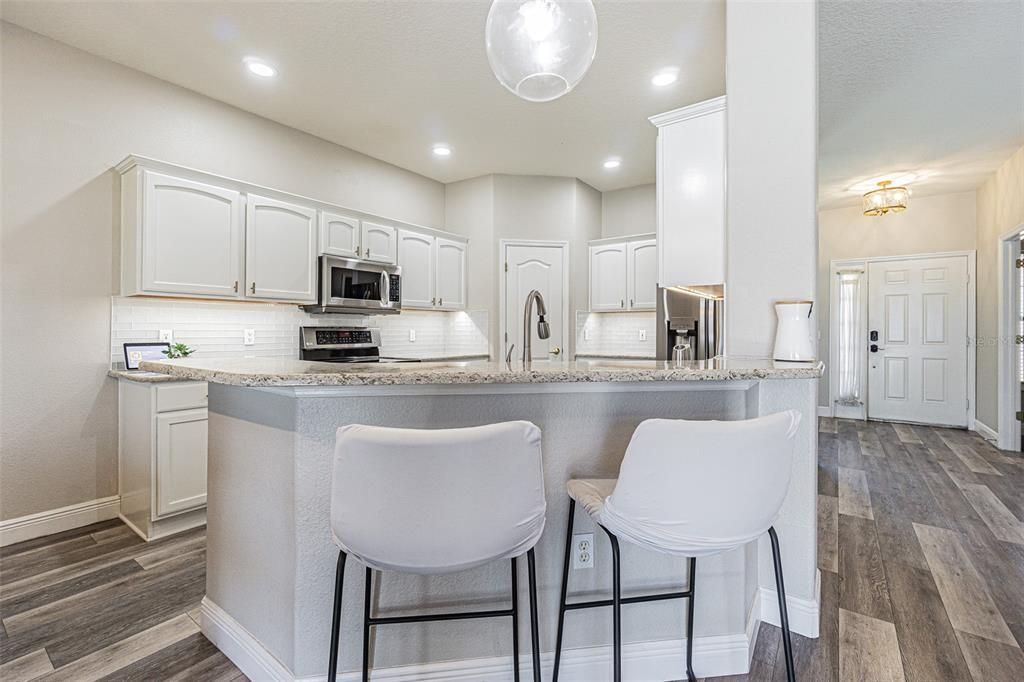 合同活跃: $474,999 (3 贝兹, 2 浴室, 1998 平方英尺)