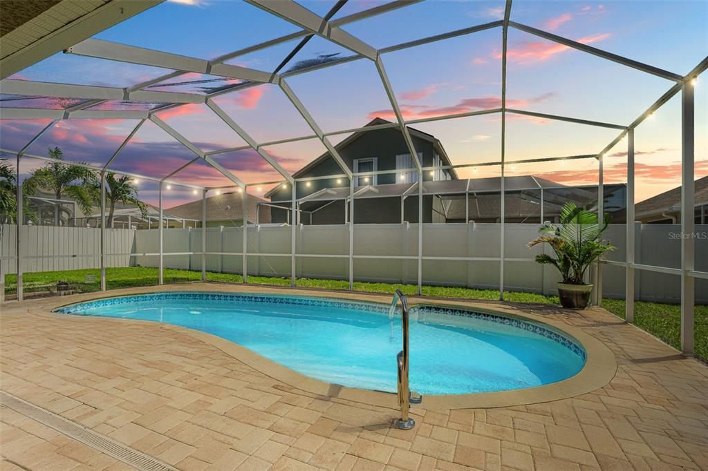 合同活跃: $474,999 (3 贝兹, 2 浴室, 1998 平方英尺)