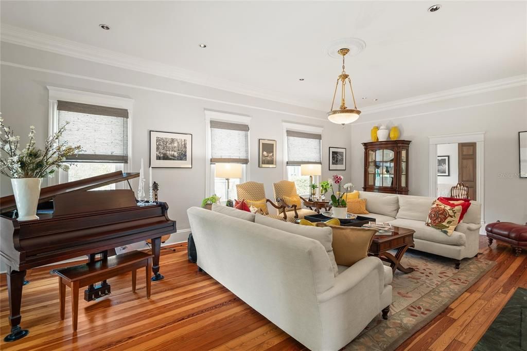 En Venta: $3,100,000 (5 camas, 4 baños, 3847 Pies cuadrados)