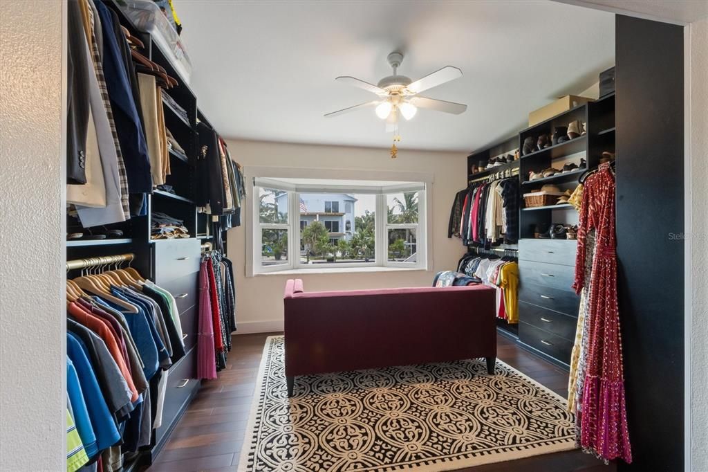 For Sale: $2,800,000 (5 beds, 3 baths, 3778 Square Feet)