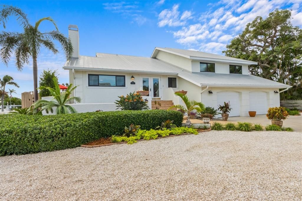 For Sale: $2,800,000 (5 beds, 3 baths, 3778 Square Feet)