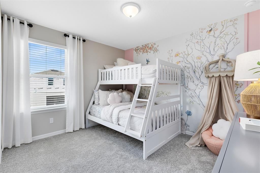 合同活跃: $447,390 (5 贝兹, 3 浴室, 2231 平方英尺)