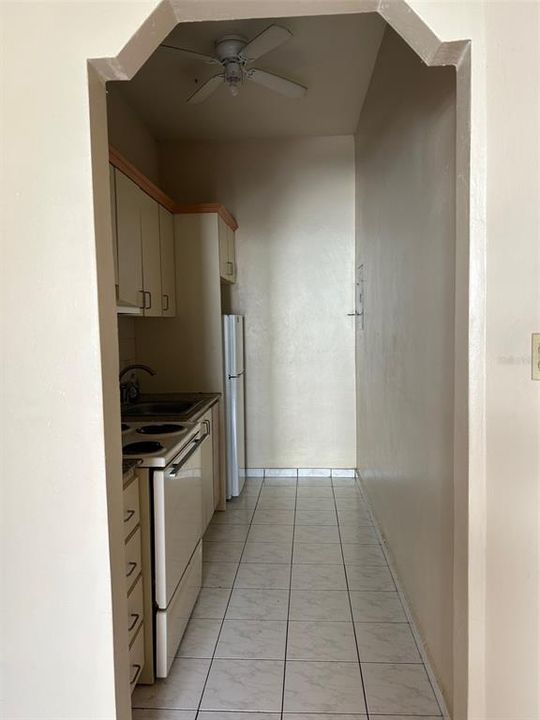 В аренду: $900 (2 спален, 1 ванн, 700 Квадратных фут)