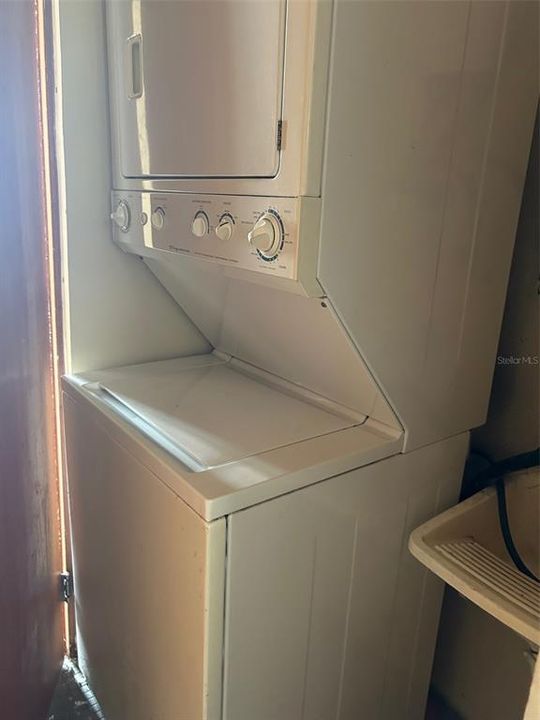 В аренду: $900 (2 спален, 1 ванн, 700 Квадратных фут)