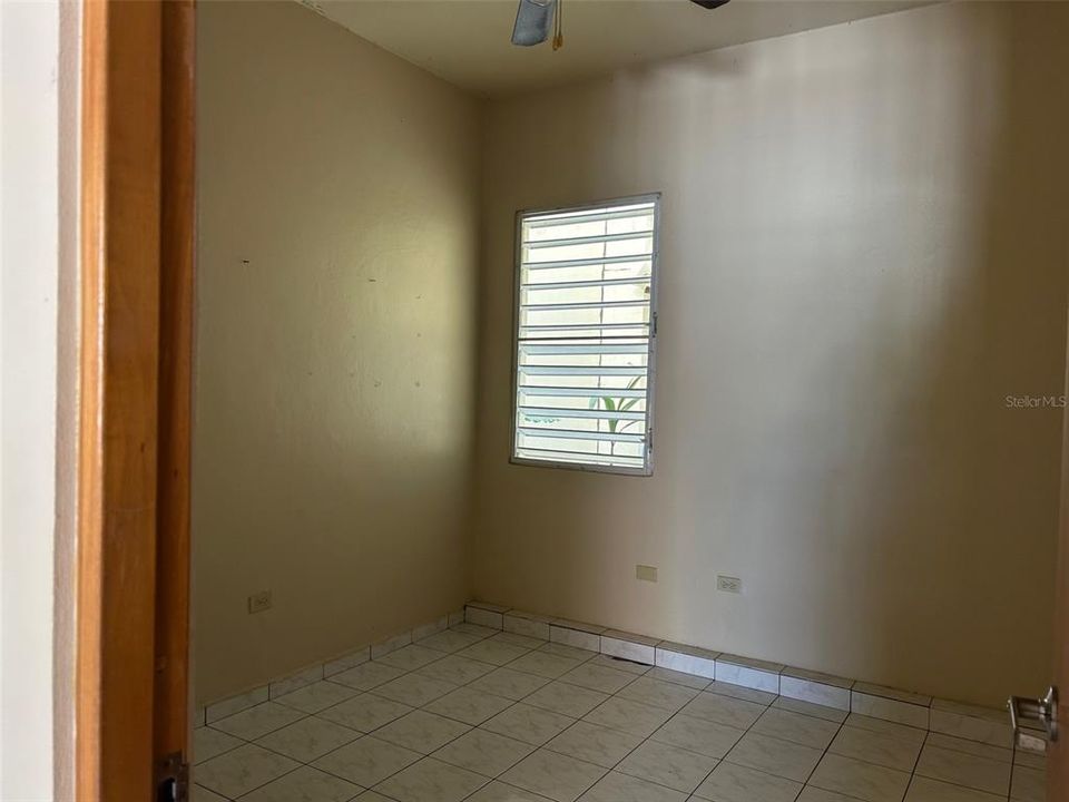 В аренду: $900 (2 спален, 1 ванн, 700 Квадратных фут)