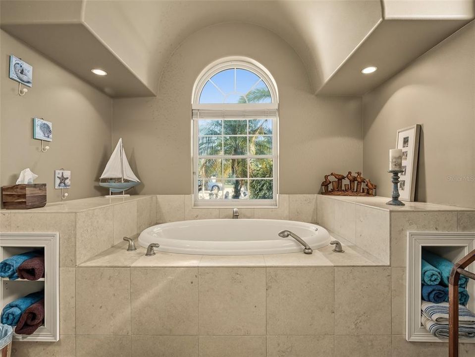 En Venta: $2,375,000 (4 camas, 3 baños, 4355 Pies cuadrados)