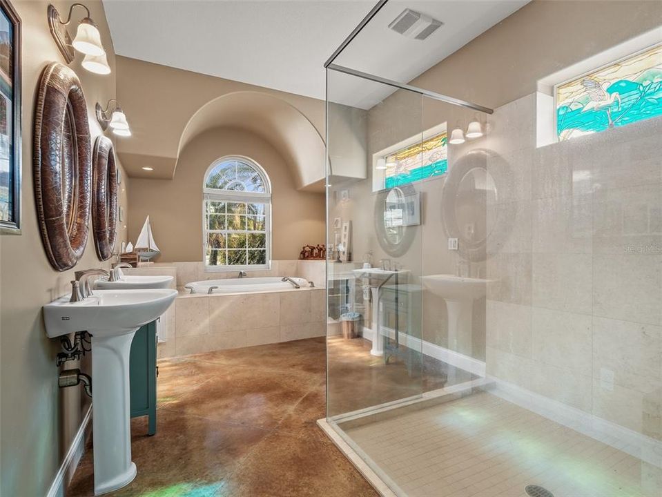 En Venta: $2,375,000 (4 camas, 3 baños, 4355 Pies cuadrados)